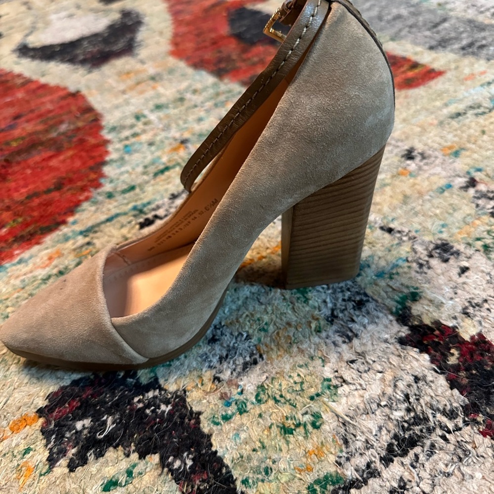 6.5 Tory Burch Elegant Tan Suede Women's Heels with ankle strap